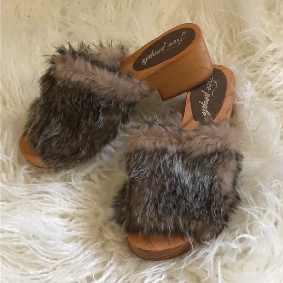 fuzzy clogs